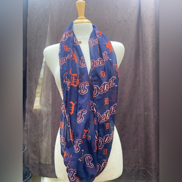 🤗41-You Are Terrific❤️ Detroit Tigers Infinity Scarf - Picture 2 of 6